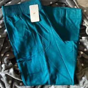 BRAND NEW Fabletics Vivian Flare Joggers